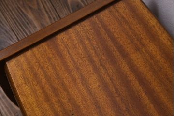 ヴィンテージ家具　北欧ビンテージ　チーク材　コンパクトな佇まいのネストテーブル(サイドテーブル)