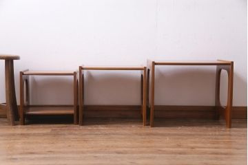 ヴィンテージ家具　北欧ビンテージ　チーク材　コンパクトな佇まいのネストテーブル(サイドテーブル)