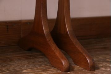 ヴィンテージ家具　イギリスビンテージ　北欧風　チーク材　カーブがおしゃれなネストテーブル(サイドテーブル、カフェテーブル)