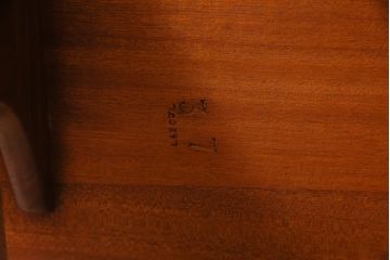ヴィンテージ家具　イギリスビンテージ　北欧風　チーク材　カーブがおしゃれなネストテーブル(サイドテーブル、カフェテーブル)