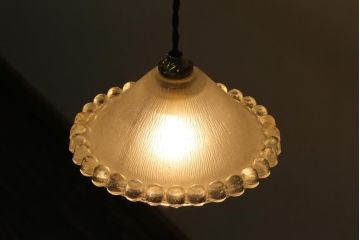 フランスビンテージ　縁に付いた丸いガラスが可愛らしいペンダントライト(天井照明、吊り下げ照明)(2)