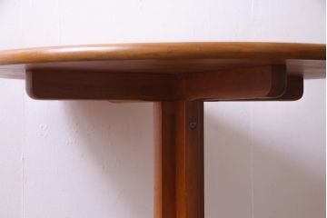 ビンテージ家具　デンマーク製　Tarm Stole og Mobelfabrik A/S社　チーク材　天板無垢材の珍しいラウンドテーブル(ダイニングテーブル)