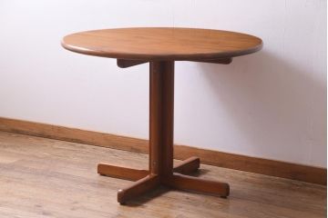 ビンテージ家具　デンマーク製　Tarm Stole og Mobelfabrik A/S社　チーク材　天板無垢材の珍しいラウンドテーブル(ダイニングテーブル)