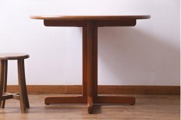 ビンテージ家具　デンマーク製　Tarm Stole og Mobelfabrik A/S社　チーク材　天板無垢材の珍しいラウンドテーブル(ダイニングテーブル)