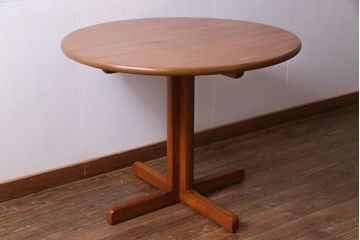 ビンテージ家具　デンマーク製　Tarm Stole og Mobelfabrik A/S社　チーク材　天板無垢材の珍しいラウンドテーブル(ダイニングテーブル)