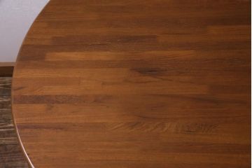 ビンテージ家具　デンマーク製　Tarm Stole og Mobelfabrik A/S社　チーク材　天板無垢材の珍しいラウンドテーブル(ダイニングテーブル)