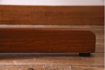 ビンテージ家具　デンマーク製　Tarm Stole og Mobelfabrik A/S社　チーク材　天板無垢材の珍しいラウンドテーブル(ダイニングテーブル)