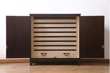 当店リメイク家具　岩谷堂箪笥　みちのく8号　収納棚にもできる脚付き衣装箪笥(サイドボード、チェスト)