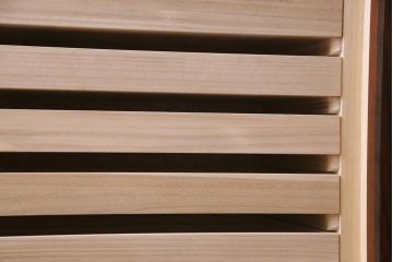 当店リメイク家具　岩谷堂箪笥　みちのく8号　収納棚にもできる脚付き衣装箪笥(サイドボード、チェスト)