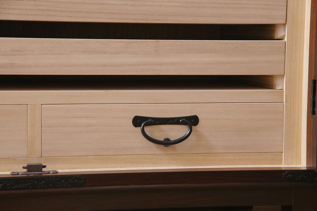 当店リメイク家具　岩谷堂箪笥　みちのく8号　収納棚にもできる脚付き衣装箪笥(サイドボード、チェスト)