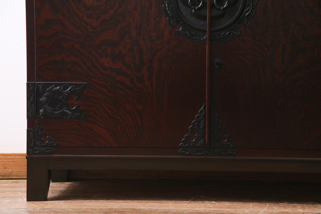 当店リメイク家具　岩谷堂箪笥　みちのく8号　収納棚にもできる脚付き衣装箪笥(サイドボード、チェスト)