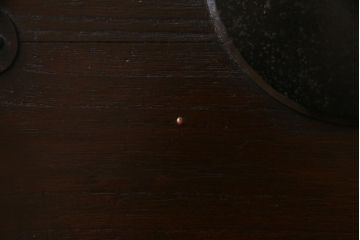 アンティーク家具　和製アンティーク　鉄脚付リメイク　前面桐材　渋さ漂う鋲付き金具の箪笥リビングボード(ローボード、アンティークチェスト、引き出し、桐箪笥、桐たんす)