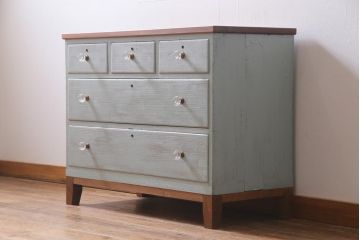 リメイク家具　シャビーなペイントがお洒落なフレンチ風のアンティークチェスト(ローチェスト、引き出し)