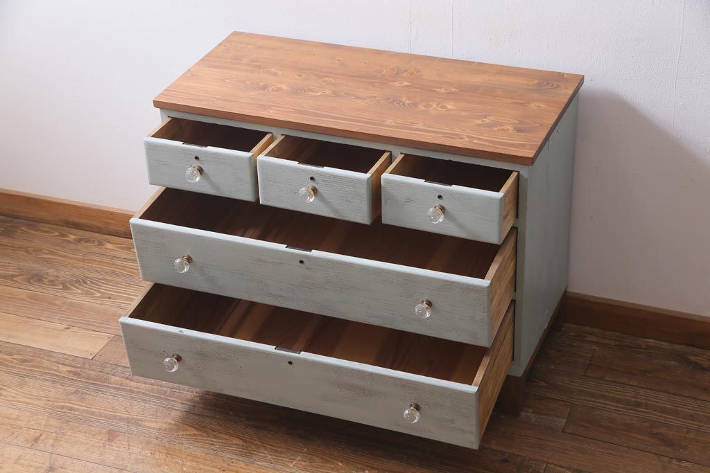 リメイク家具　シャビーなペイントがお洒落なフレンチ風のアンティークチェスト(ローチェスト、引き出し)