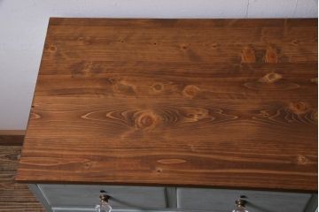 リメイク家具　シャビーなペイントがお洒落なフレンチ風のアンティークチェスト(ローチェスト、引き出し)