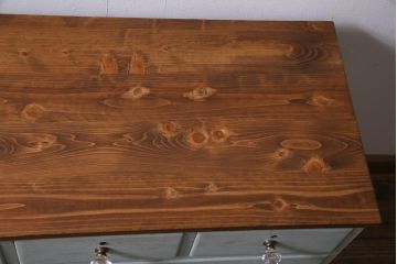 リメイク家具　シャビーなペイントがお洒落なフレンチ風のアンティークチェスト(ローチェスト、引き出し)