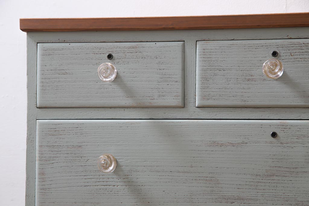 リメイク家具　シャビーなペイントがお洒落なフレンチ風のアンティークチェスト(ローチェスト、引き出し)