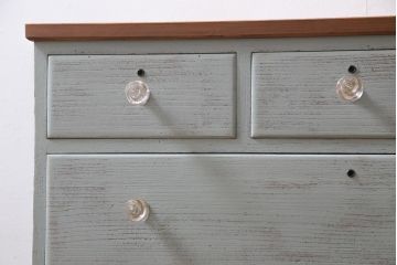 リメイク家具　シャビーなペイントがお洒落なフレンチ風のアンティークチェスト(ローチェスト、引き出し)