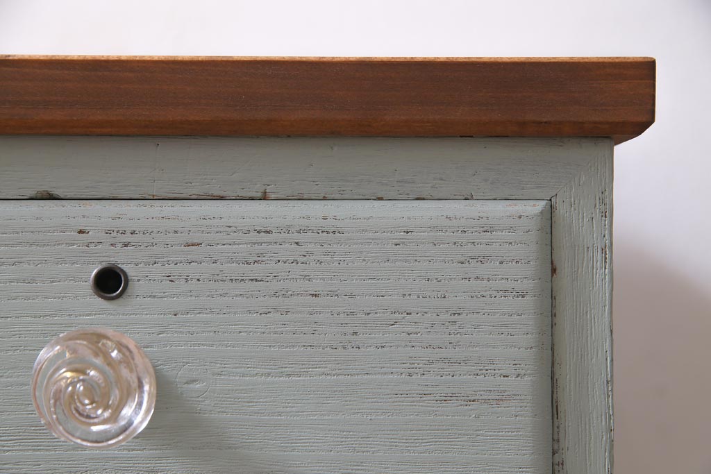 リメイク家具　シャビーなペイントがお洒落なフレンチ風のアンティークチェスト(ローチェスト、引き出し)