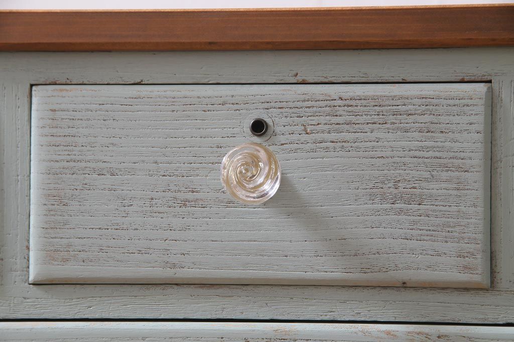 リメイク家具　シャビーなペイントがお洒落なフレンチ風のアンティークチェスト(ローチェスト、引き出し)