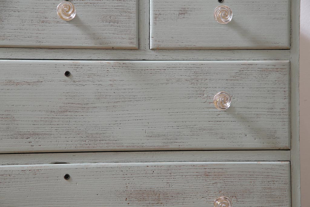 リメイク家具　シャビーなペイントがお洒落なフレンチ風のアンティークチェスト(ローチェスト、引き出し)