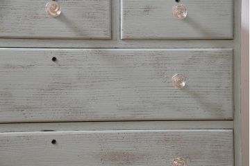 リメイク家具　シャビーなペイントがお洒落なフレンチ風のアンティークチェスト(ローチェスト、引き出し)