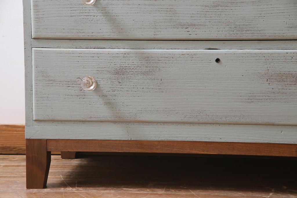 リメイク家具　シャビーなペイントがお洒落なフレンチ風のアンティークチェスト(ローチェスト、引き出し)