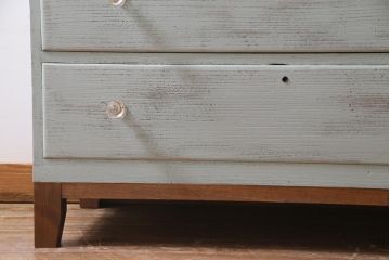 リメイク家具　シャビーなペイントがお洒落なフレンチ風のアンティークチェスト(ローチェスト、引き出し)