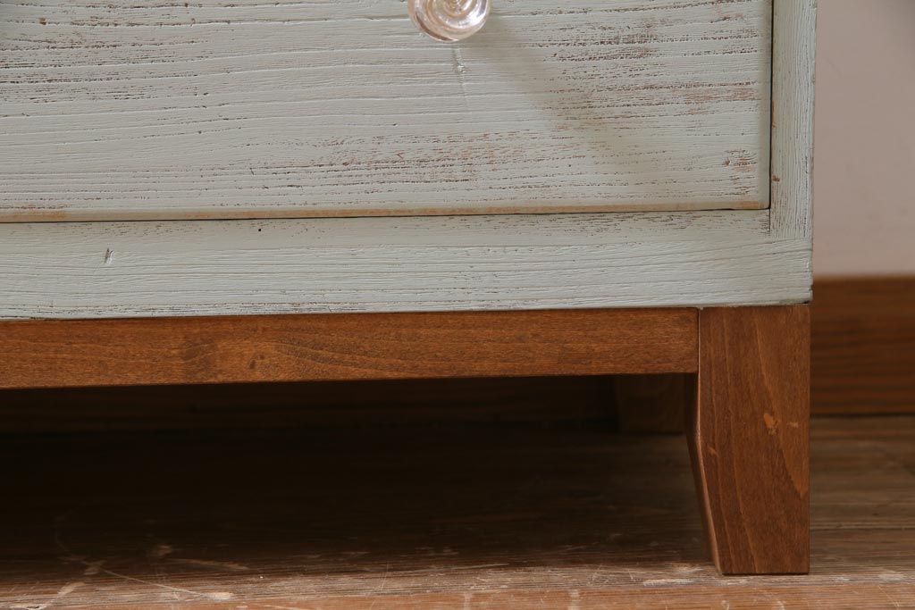 リメイク家具　シャビーなペイントがお洒落なフレンチ風のアンティークチェスト(ローチェスト、引き出し)