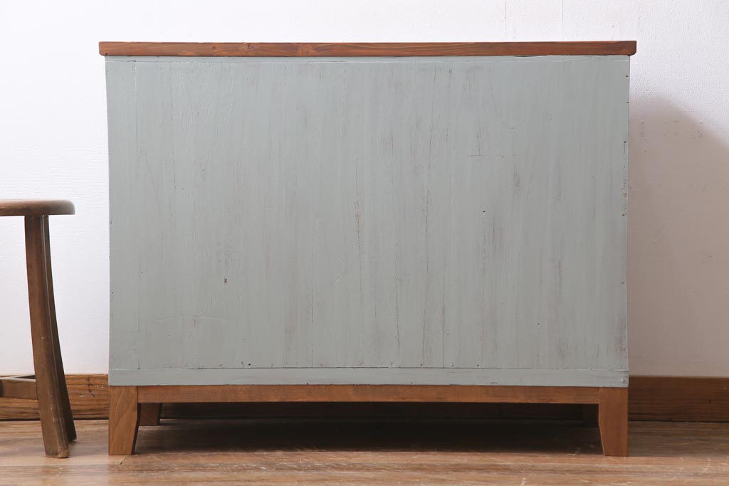 リメイク家具　シャビーなペイントがお洒落なフレンチ風のアンティークチェスト(ローチェスト、引き出し)