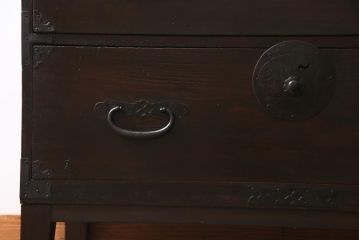 アンティーク家具　和製アンティーク　 脚付きリメイク　宝尽くし紋の箪笥ローボード(アンティークチェスト、リビングボード)