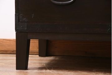 アンティーク家具　和製アンティーク　 脚付きリメイク　宝尽くし紋の箪笥ローボード(アンティークチェスト、リビングボード)