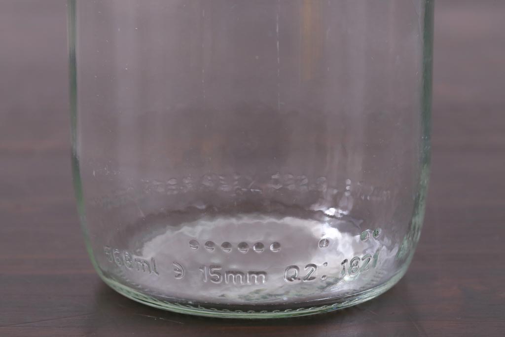 アンティーク雑貨　イギリス　dairy crest　ぽってりとしたシルエットが愛らしいガラス瓶(牛乳瓶)