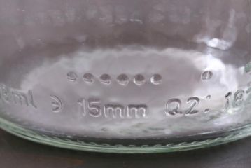 アンティーク雑貨　イギリス　dairy crest　ぽってりとしたシルエットが愛らしいガラス瓶(牛乳瓶)