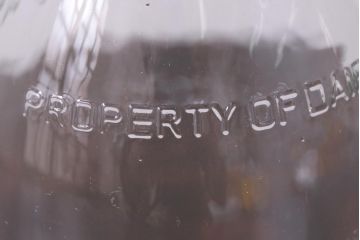 アンティーク雑貨　イギリス　dairy crest　ぽってりとしたシルエットが愛らしいガラス瓶(牛乳瓶)