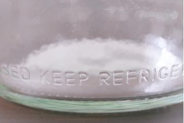 アンティーク雑貨　イギリス　dairy crest　ぽってりとしたシルエットが愛らしいガラス瓶(牛乳瓶)