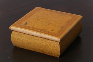 アンティーク雑貨　イギリスアンティーク　優しい色合いの木製ジュエリーボックス(木箱、小物入れ)