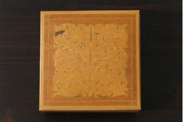 アンティーク雑貨　イギリスアンティーク　優しい色合いの木製ジュエリーボックス(木箱、小物入れ)