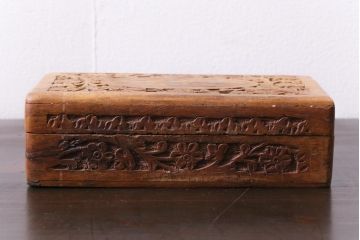 アンティーク雑貨　イギリスアンティーク　インレイ　彫刻　古い木の風合いが趣ある木箱(小物入れ)