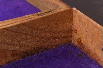 アンティーク雑貨　イギリスアンティーク　インレイ　彫刻　古い木の風合いが趣ある木箱(小物入れ)