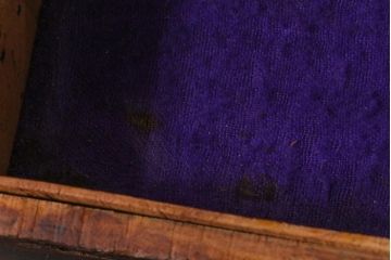 アンティーク雑貨　イギリスアンティーク　インレイ　彫刻　古い木の風合いが趣ある木箱(小物入れ)