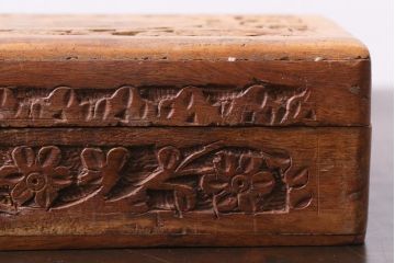 アンティーク雑貨　イギリスアンティーク　インレイ　彫刻　古い木の風合いが趣ある木箱(小物入れ)