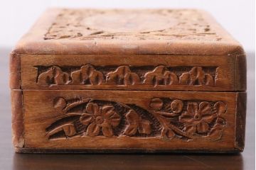アンティーク雑貨　イギリスアンティーク　インレイ　彫刻　古い木の風合いが趣ある木箱(小物入れ)