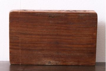 アンティーク雑貨　イギリスアンティーク　インレイ　彫刻　古い木の風合いが趣ある木箱(小物入れ)