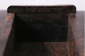 アンティーク雑貨　イギリスアンティーク　小花の彫刻が施された蓋付き木箱(小物入れ)