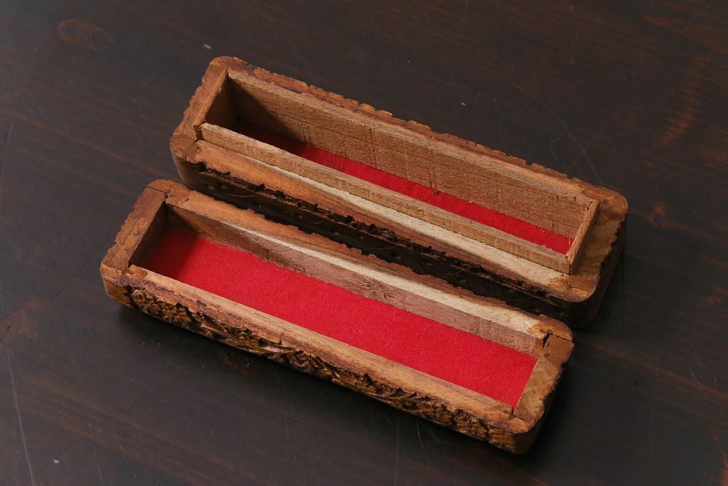 アンティーク雑貨　イギリス　彫刻　アンティークの小さな木箱(小物入れ)