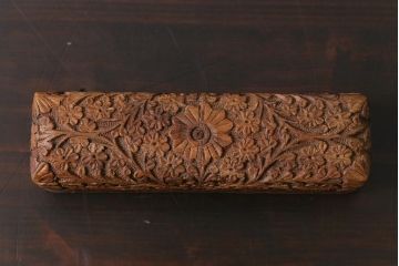 アンティーク雑貨　イギリス　彫刻　アンティークの小さな木箱(小物入れ)