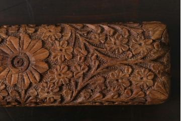 アンティーク雑貨　イギリス　彫刻　アンティークの小さな木箱(小物入れ)