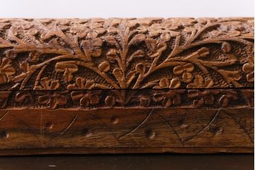 アンティーク雑貨　イギリス　彫刻　アンティークの小さな木箱(小物入れ)