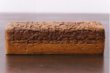 アンティーク雑貨　イギリス　彫刻　アンティークの小さな木箱(小物入れ)